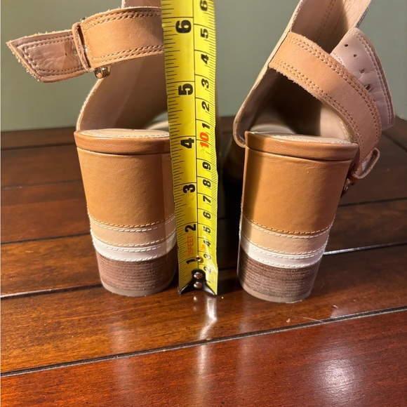 ALDO, nude coloured leather shoe with 4” block multicoloured heel. Size US 8.5 - Picture 8 of 8